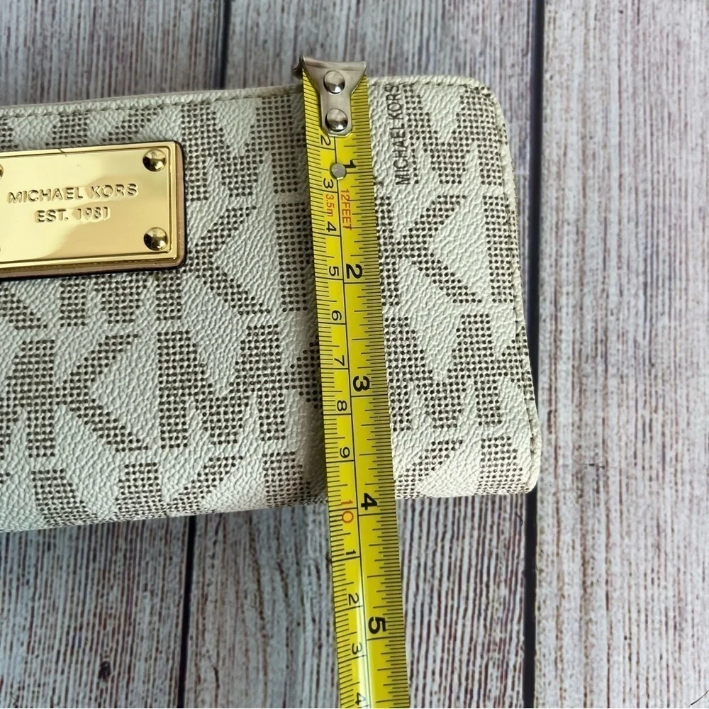Michael Kors Signature Jet Set Wristlet Wallet